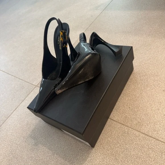 Saint Laurent: YSL Dune Patent-leather Slingback Pumps - Picture 5 of 7